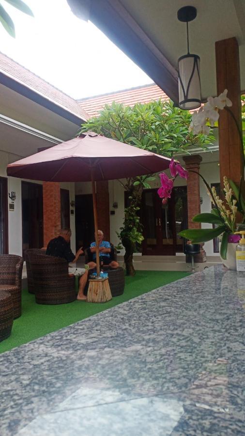 D&D Homestay Pesanggaran Buitenkant foto