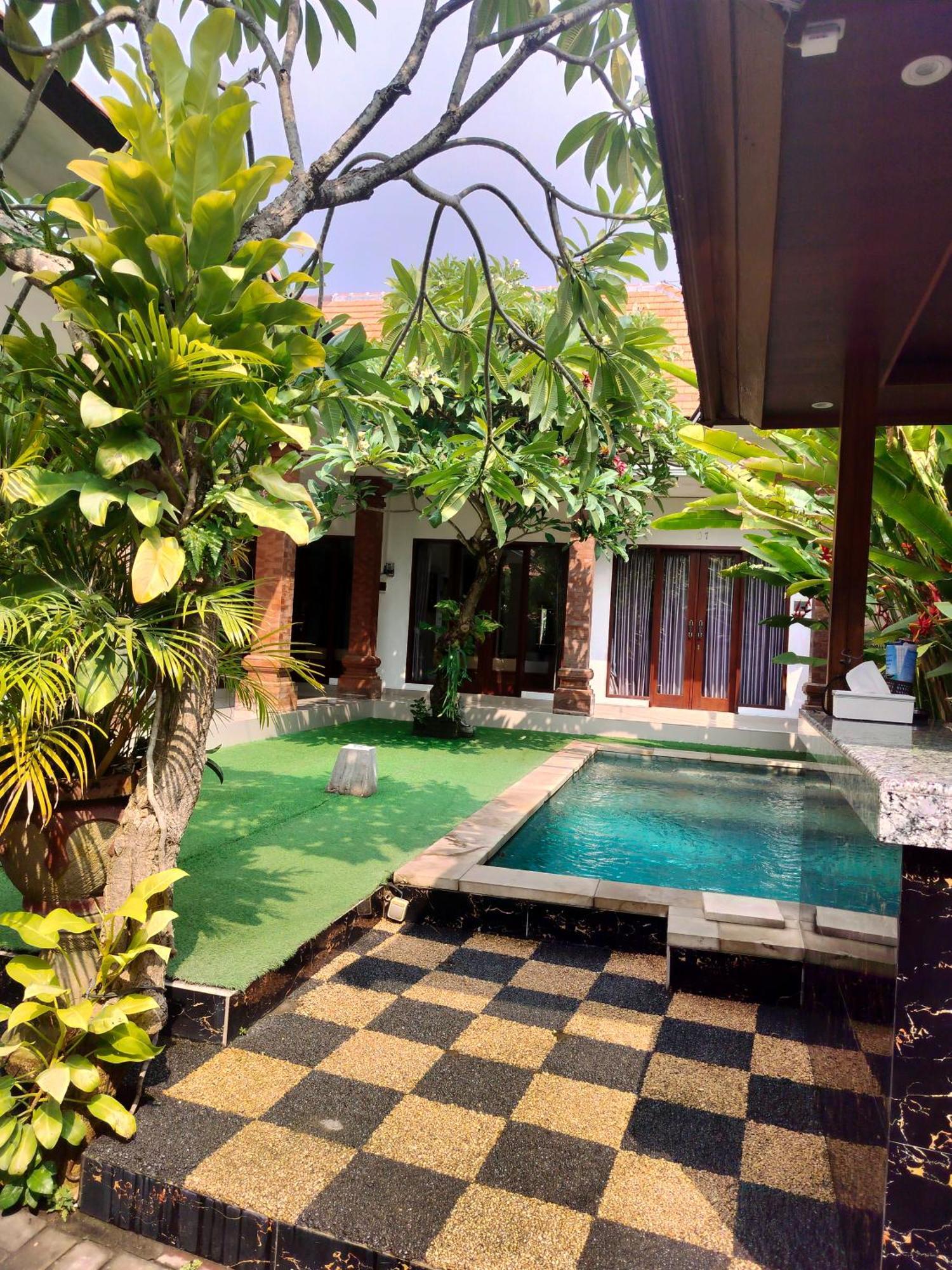 D&D Homestay Pesanggaran Buitenkant foto